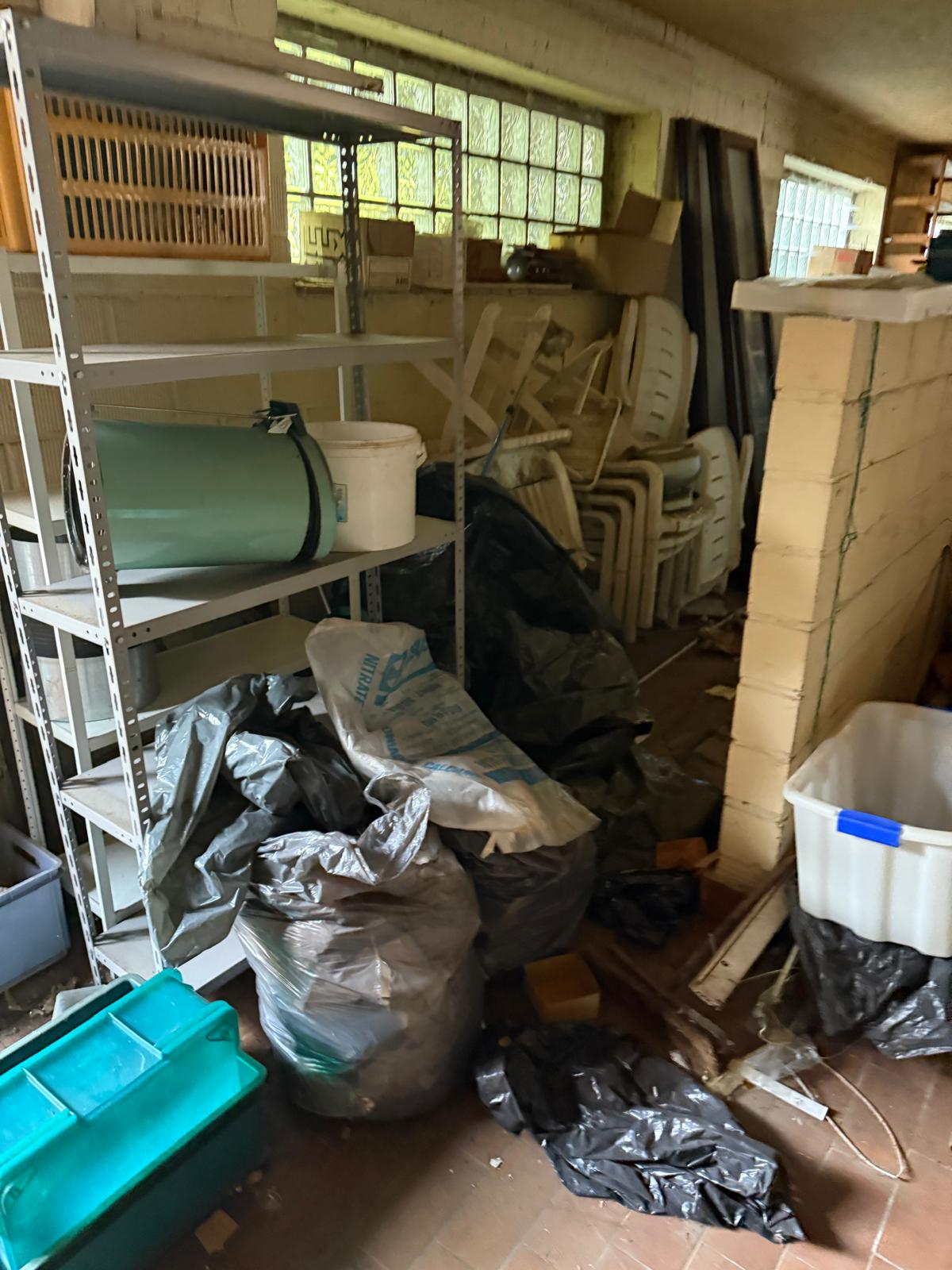 Complete antieke woonkamer inboedel met waardevolle meubels en decoraties opgekocht Aalst